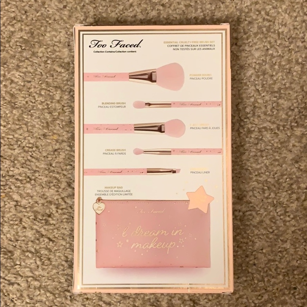 NIB Too Faced Christmas Dreams Essential Brush Set